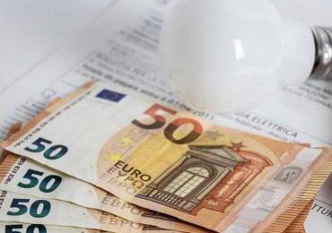 Condizionatori, <b>acqua</b> e integratori: il caldo estremo costa 550 euro a famiglia - RaiNews
