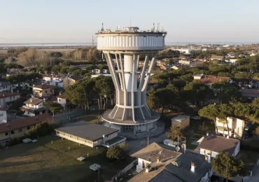 Lignano, ogni goccia conta: la torre illuminata contro lo spreco d'<b>acqua</b> - Nordest24