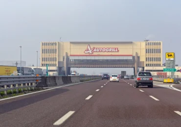 Autogrill sempre più cari, con picchi di 3 euro al litro per l'<b>acqua</b>: tutti i prezzi - Partitaiva.it