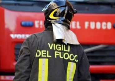 Maltempo, dopo il temporale la scuola si allaga: l'<b>acqua</b> filtra dal soffitto e dalle illuminazioni ...