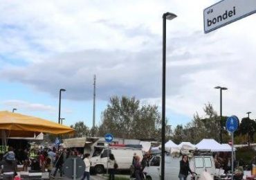 Ambulanti, scatta la protesta: "Al S. Decenzio non si può lavorare con l'<b>acqua</b> fino alle caviglie"