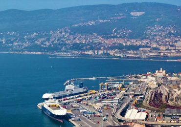 <b>Acque</b> agitate nel porto di Trieste - TrasportoEuropa