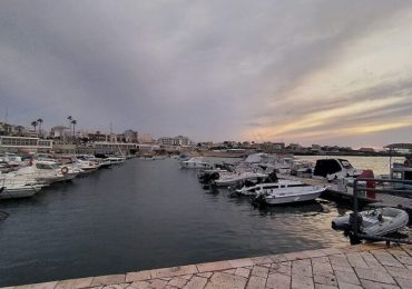Auto finisce in <b>acqua</b> a Torre a Mare: muore una ragazza di 21 anni - Telesveva