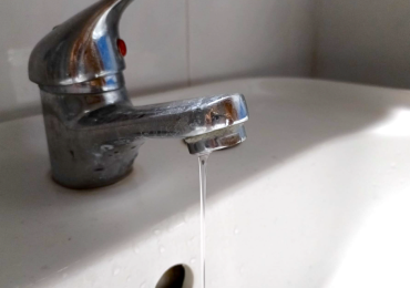 "Perché non possiamo sapere che <b>acqua</b> beviamo? E le bollette..." chiede un comitato