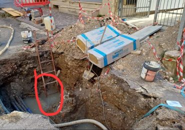 Modena, via Cardarelli: perdita d'acqua da mesi. Hera non risolve - La Pressa